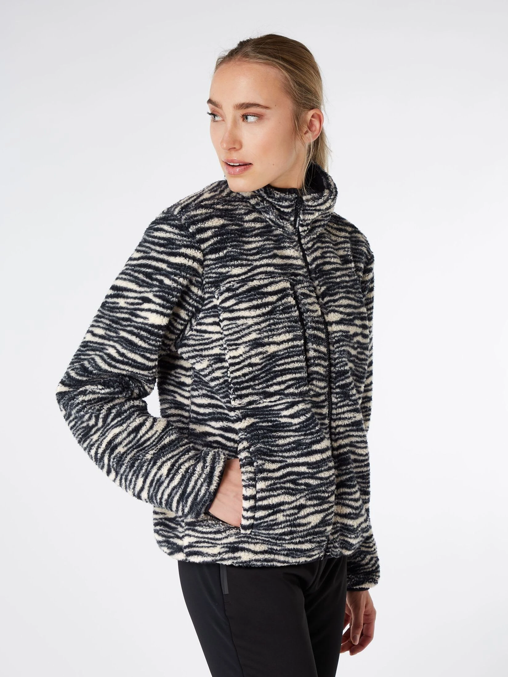 Protest Full Zip Top " PRTHOSTA In True Black 4 Protest Full Zip Top " PRTHOSTA In True Black – Bild 2