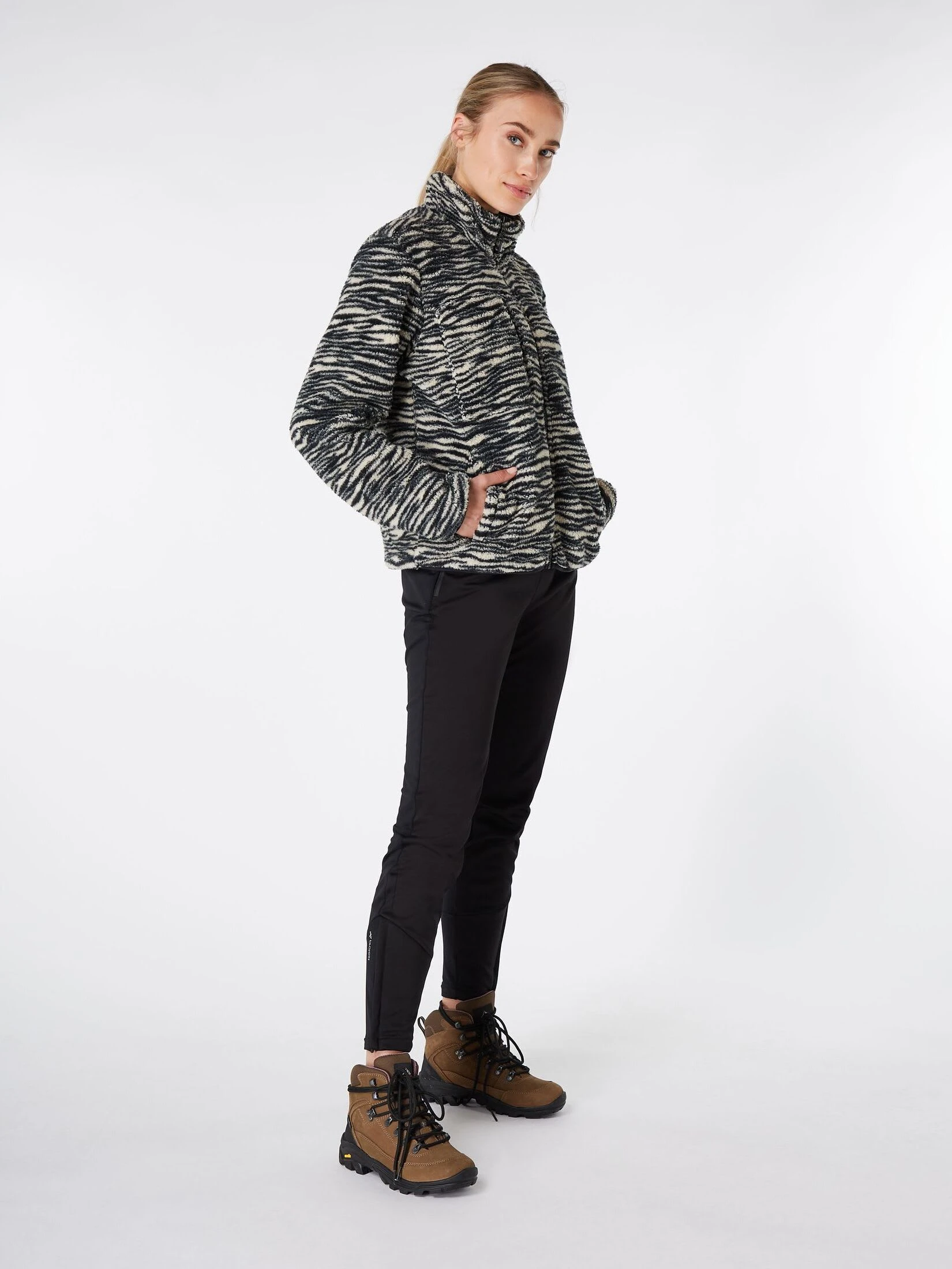 Protest Full Zip Top " PRTHOSTA In True Black 5 Protest Full Zip Top " PRTHOSTA In True Black – Bild 3