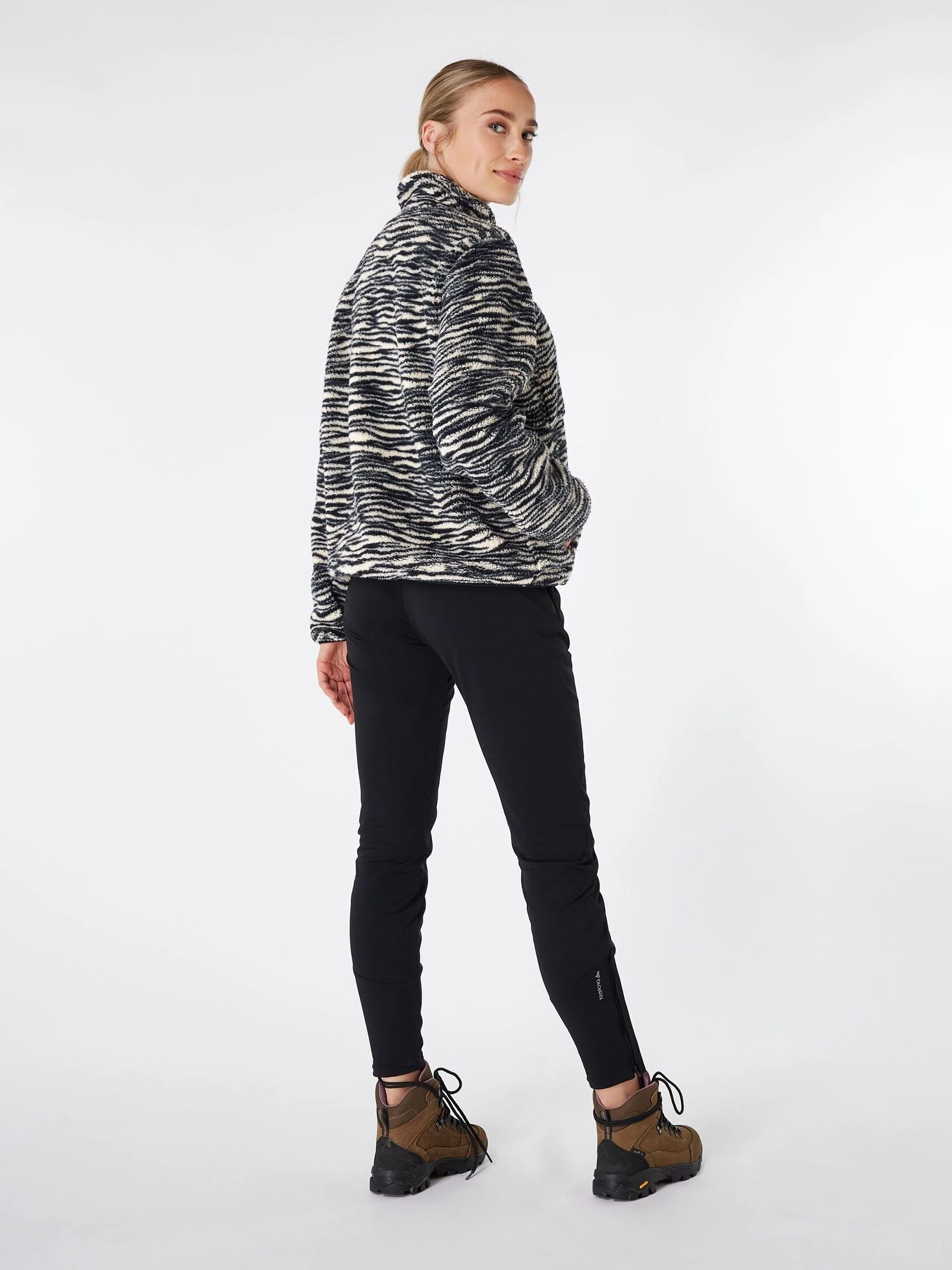 Protest Full Zip Top " PRTHOSTA In True Black 8 Protest Full Zip Top " PRTHOSTA In True Black – Bild 6