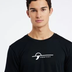 Protest Kurzarm-Rashguard " PRTLEGUNDI In True Black 14 Protest Kurzarm-Rashguard " PRTLEGUNDI In True Black -protest shop protest kurzarm rashguard prtlegundi in true black 5