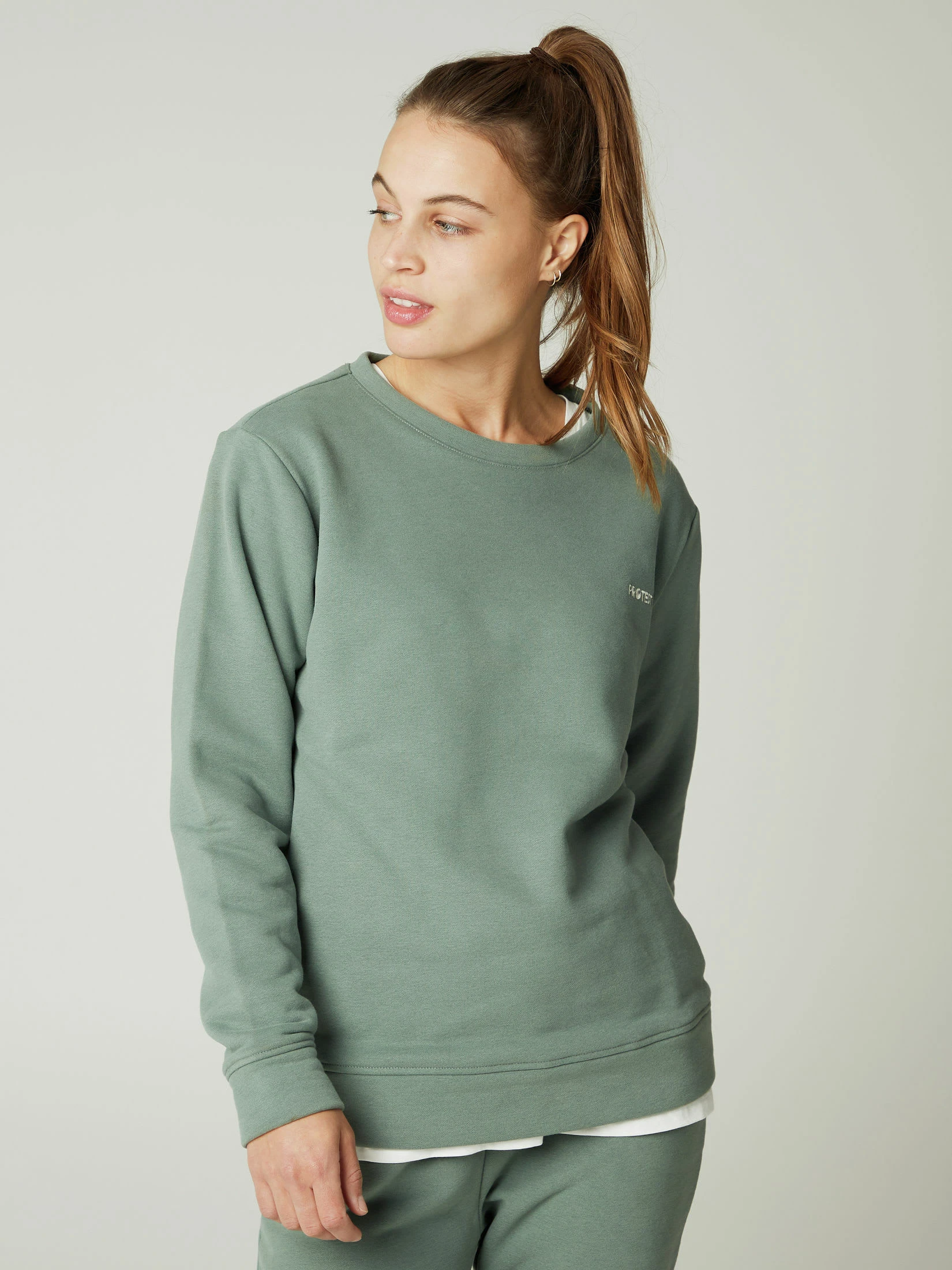 Protest Sweatshirt " PRTMANSIRI In Glass Bottlegreen 4 Protest Sweatshirt " PRTMANSIRI In Glass Bottlegreen – Bild 2